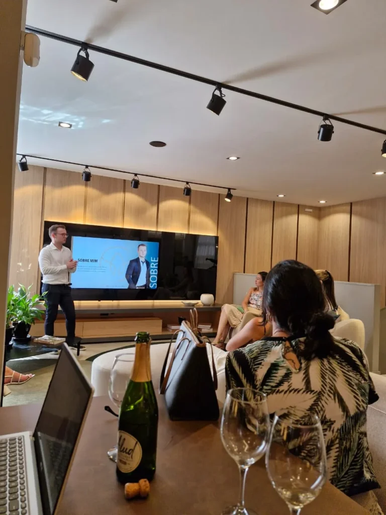 Guilherme Biotto apresentando conteúdo em evento exclusivo na Todeschini Jundiaí.