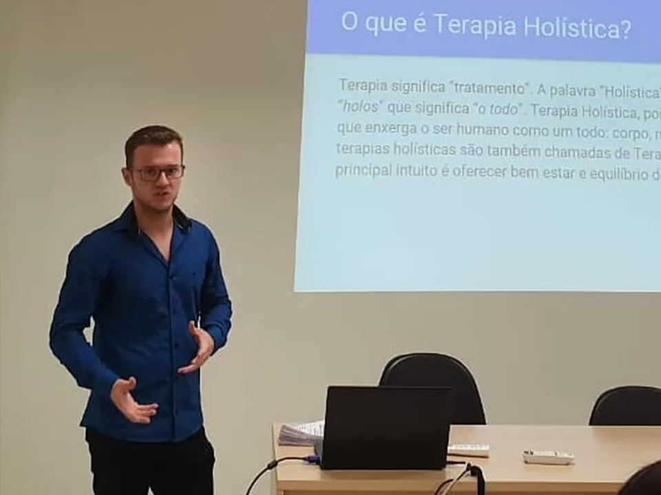 Guilherme Biotto apresentando sua primeira palestra para colaboradores do AME durante a SIPAT.