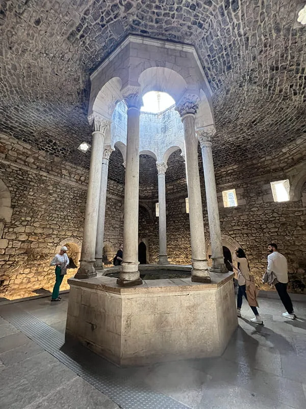 Primeira sala dos Banhos Árabes de Girona