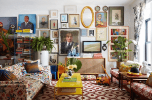 Ambiente com decoração maximalista.