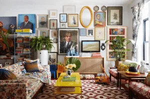 Ambiente com decoração maximalista.