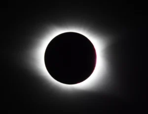 Eclipse solar, que deve ser avaliado para previsões astrológicas.