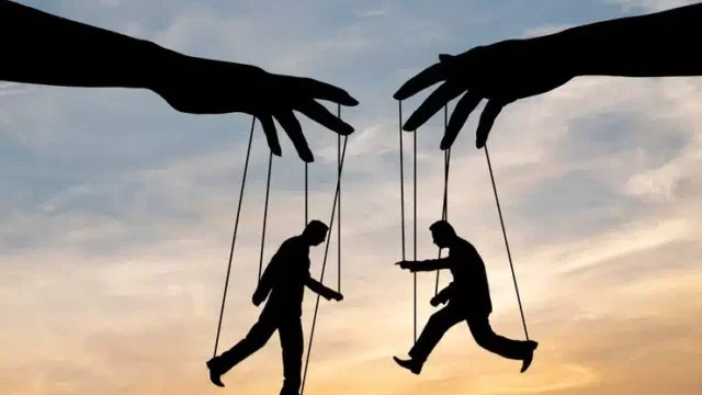Gatilhos mentais como estratégia de manipulação.